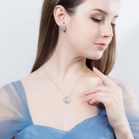 18k White Gold Round Circle Necklace Large Statement Necklace - Picture 2 of 2